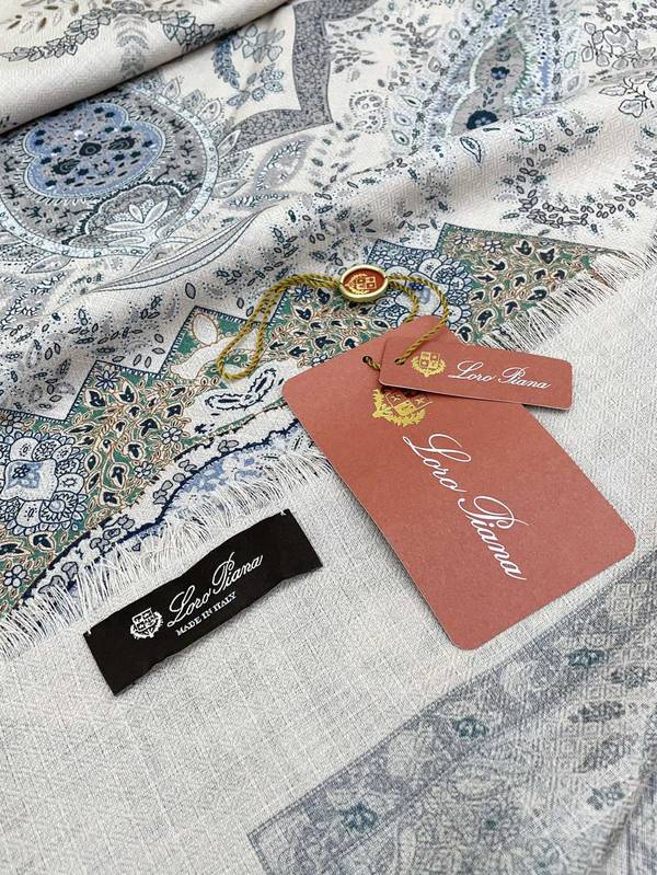 Loro Piana Scarf LPC00065 Loro Piana Scarf LPC00065